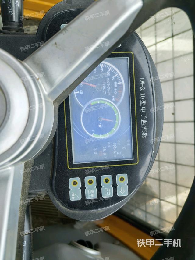 駕駛室整體（整機(jī)外觀）