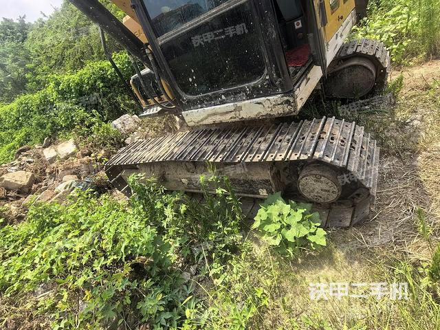 轉(zhuǎn)盤和下車架正前（工作和回轉(zhuǎn)裝置）