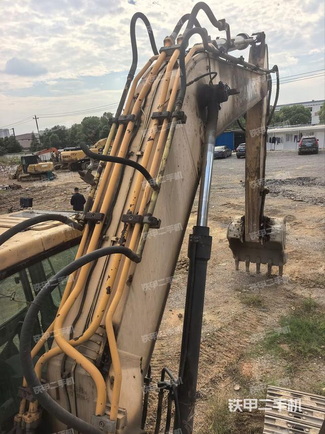 大臂背部俯視（工作和回轉(zhuǎn)裝置）