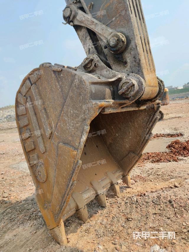 鏟斗右后整體（工作和回轉(zhuǎn)裝置）