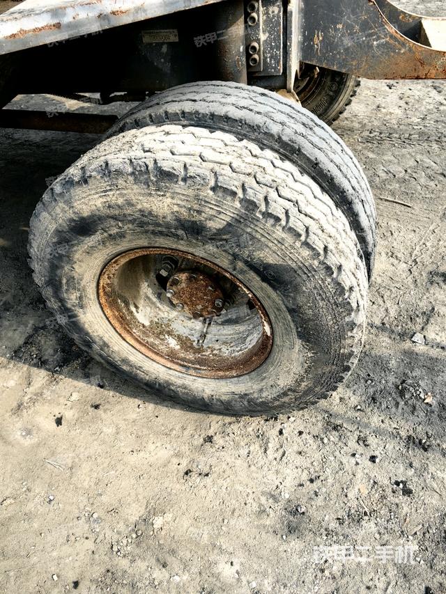 右驅(qū)動輪（行走機構(gòu)）