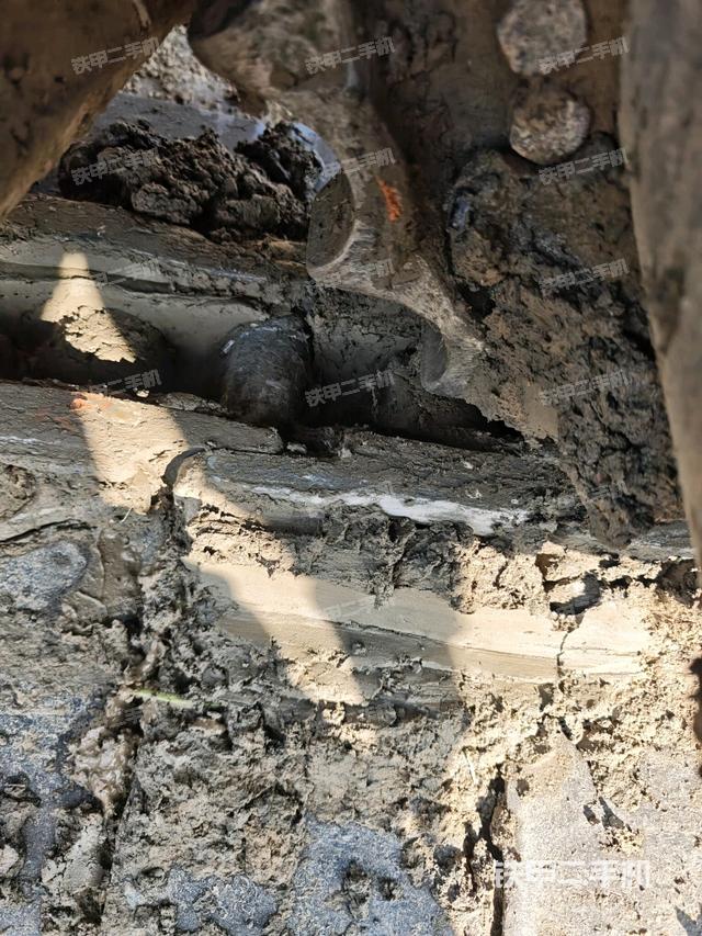 左側(cè)履帶整體?（行走機(jī)構(gòu)）