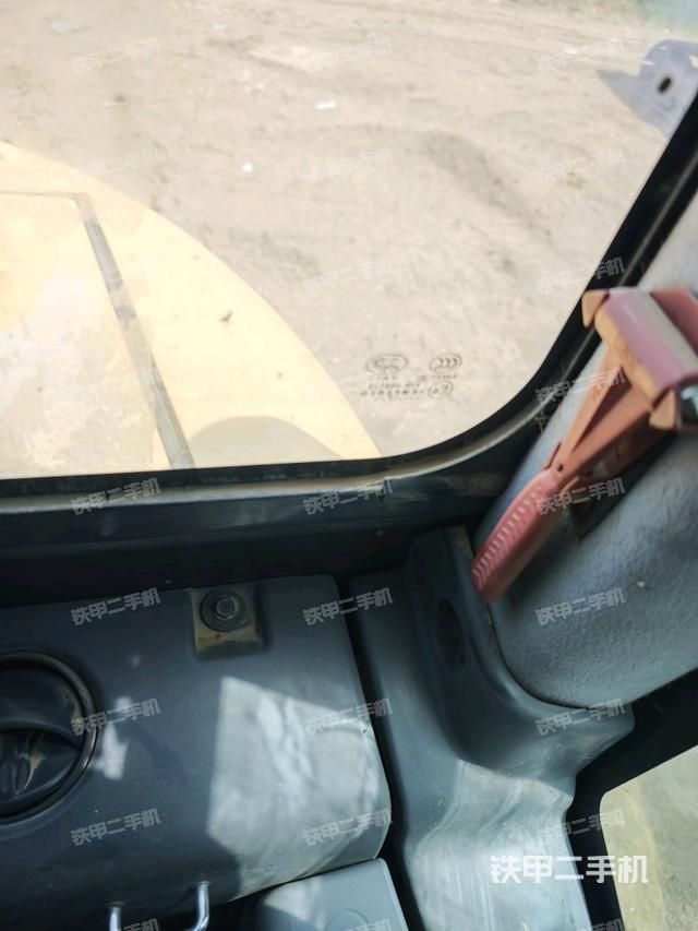 后窗玻璃角標（駕駛室部分）