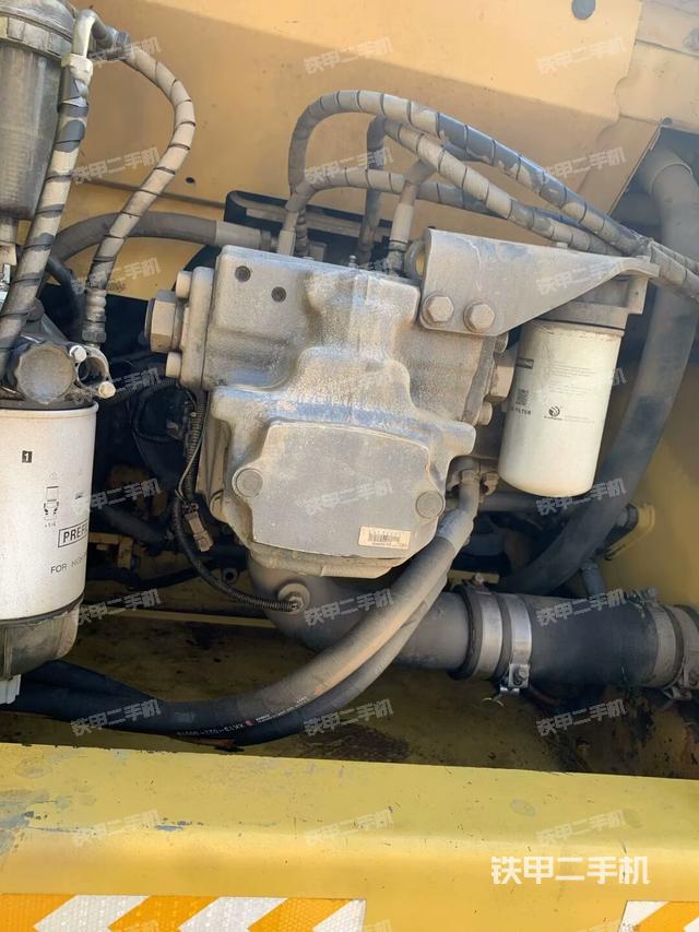 液壓泵艙室正面整體（整機(jī)外觀）