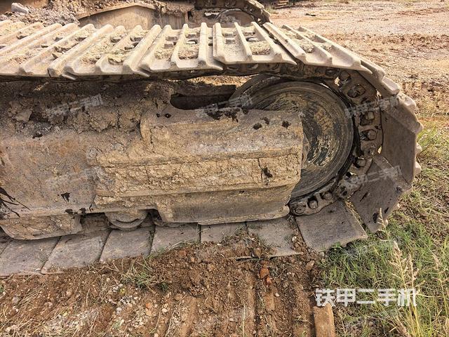 右側(cè)行走馬達(dá)蓋板（行走機構(gòu)）