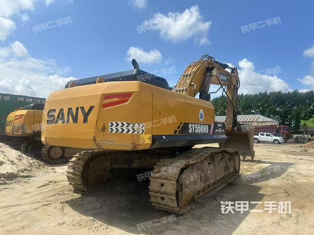 液壓泵艙室正面整體（整機外觀）