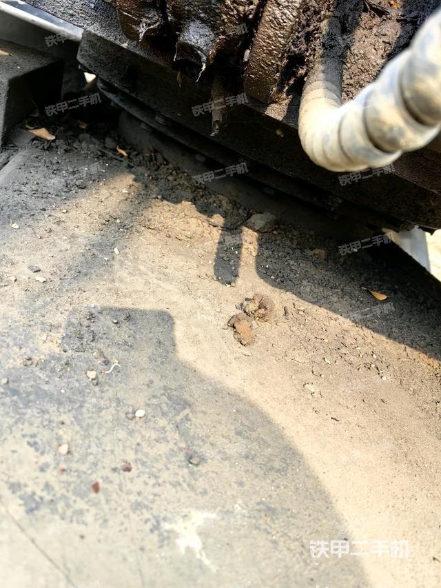 轉(zhuǎn)盤和下車架正前（工作和回轉(zhuǎn)裝置）