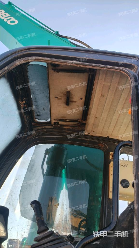 駕駛室頂部（整機(jī)外觀(guān)）