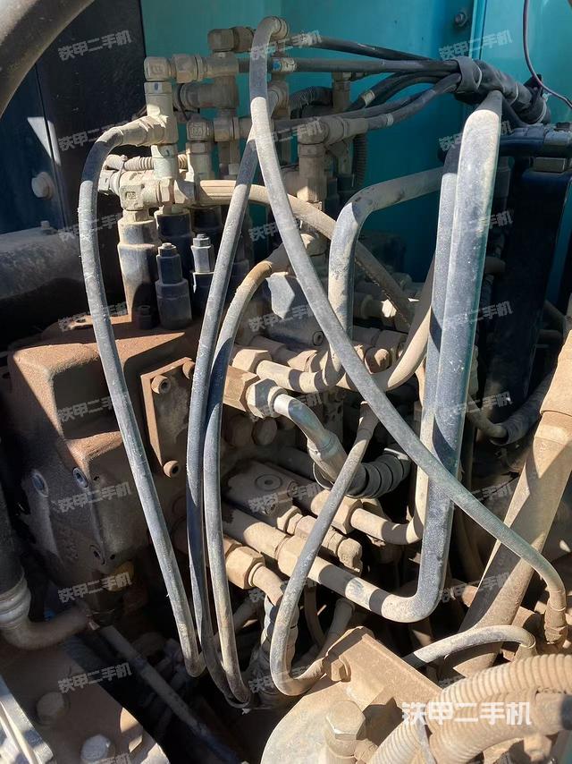 回轉(zhuǎn)馬達和主控閥（整機外觀）