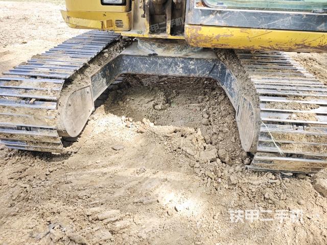 轉(zhuǎn)盤和下車架正前（工作和回轉(zhuǎn)裝置）