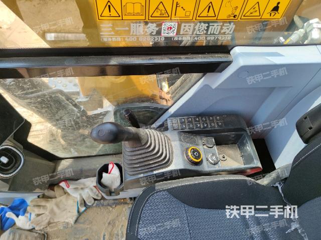 座椅右側(cè)控制臺/鑰匙門/油門/含右手柄（駕駛室部分）