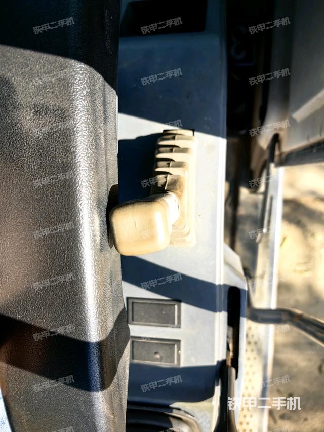 座椅右側(cè)控制臺/鑰匙門/油門/含右手柄（駕駛室部分）