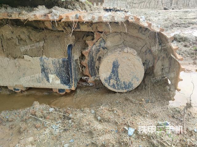 左驅(qū)動輪（行走機(jī)構(gòu)）