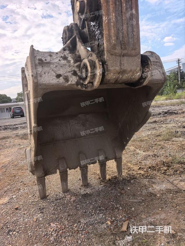 鏟斗右后整體（工作和回轉(zhuǎn)裝置）