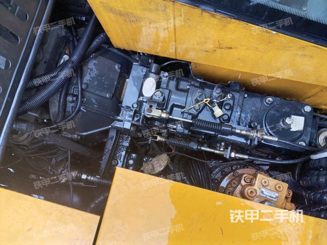 回轉(zhuǎn)馬達(dá)和主控閥（整機(jī)外觀）