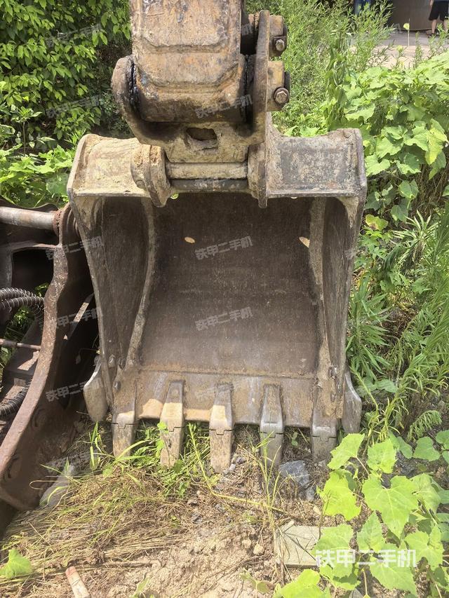 鏟斗右后整體（工作和回轉(zhuǎn)裝置）