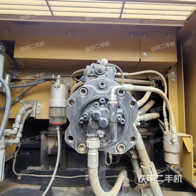 液壓泵艙室正面整體（整機(jī)外觀）