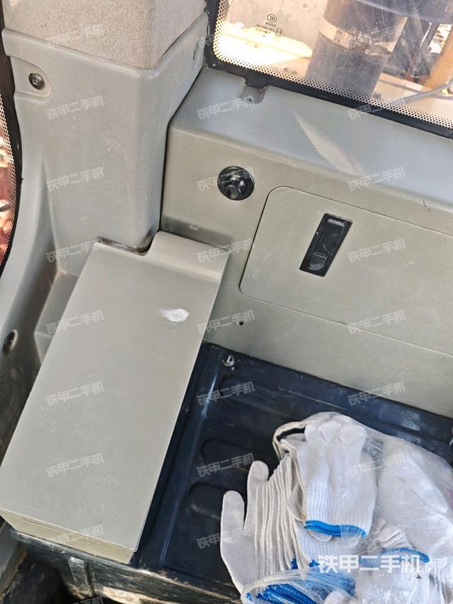 后窗玻璃角標(biāo)（駕駛室部分）