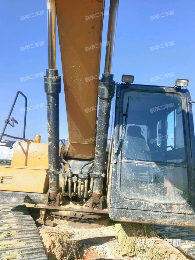 大臂油缸整體?豎拍（工作和回轉(zhuǎn)裝置）