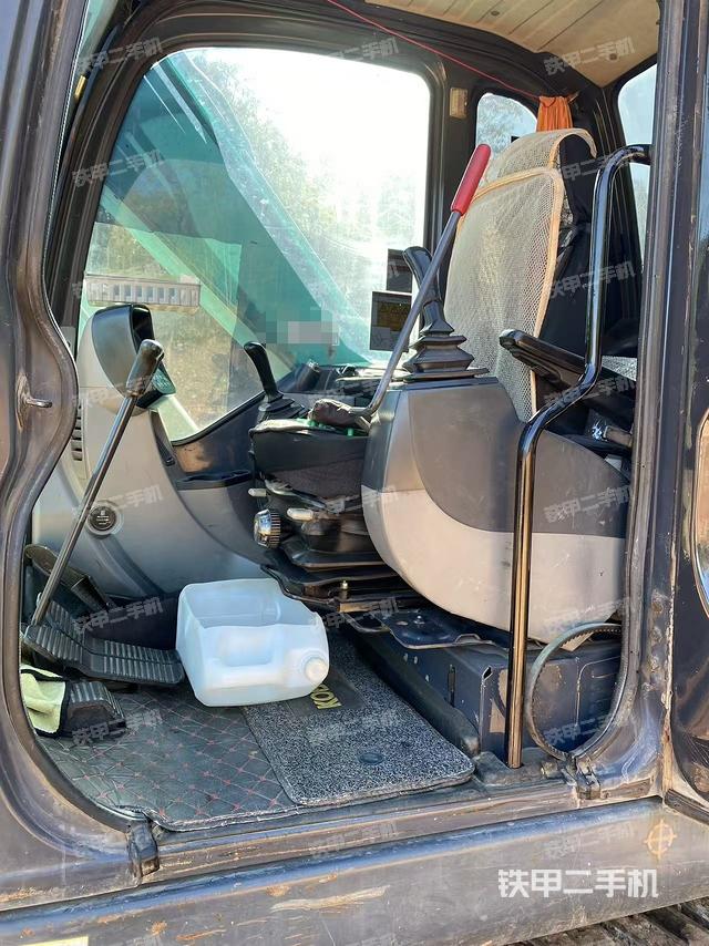 駕駛室整體（整機外觀）