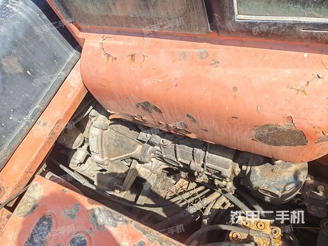 回轉(zhuǎn)馬達(dá)和主控閥（整機(jī)外觀）