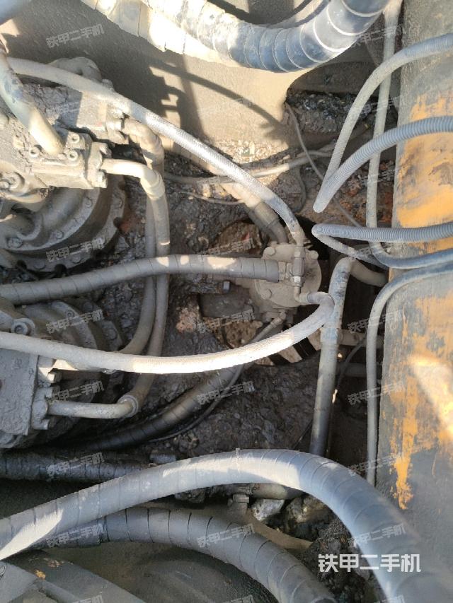 中央回轉(zhuǎn)接頭特寫（上車部件）