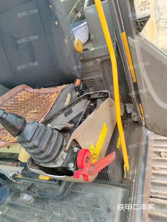 座椅左側(cè)控制臺(tái)/音響/含左手柄（駕駛室部分）