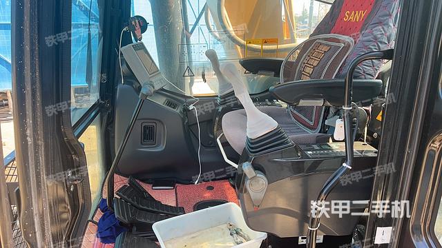 駕駛室整體（整機(jī)外觀）