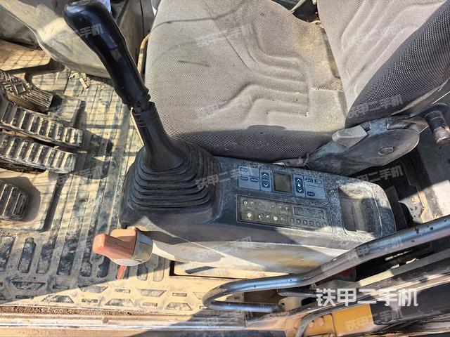 座椅左側(cè)控制臺/音響/含左手柄（駕駛室部分）