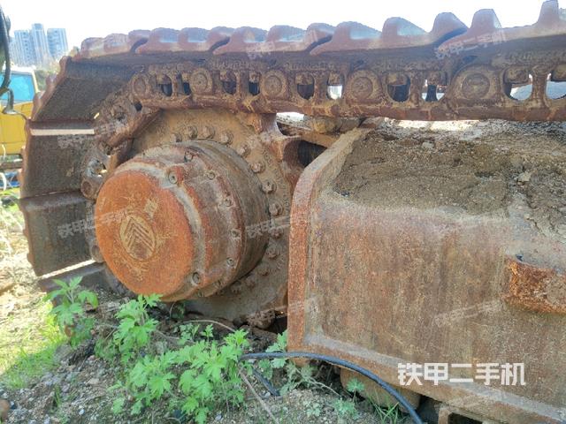 右驅(qū)動輪（行走機(jī)構(gòu)）