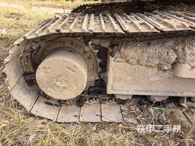 右驅(qū)動輪（行走機構(gòu)）