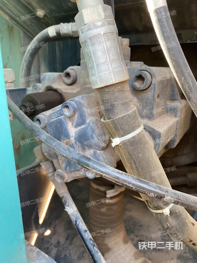 液壓泵艙室正面整體（整機外觀）