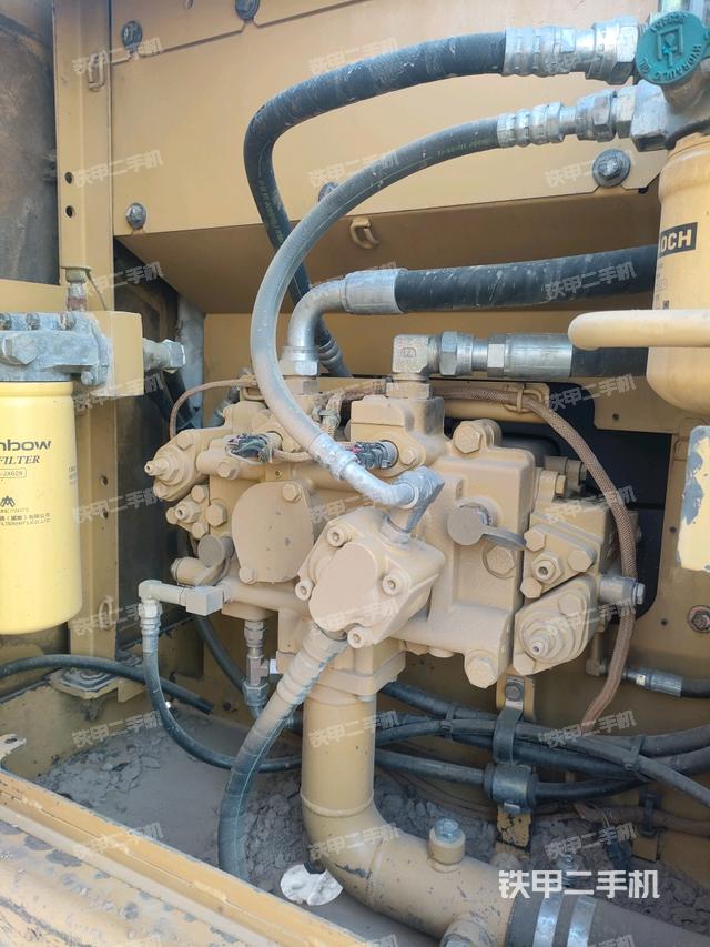 液壓泵艙室正面整體（整機(jī)外觀）