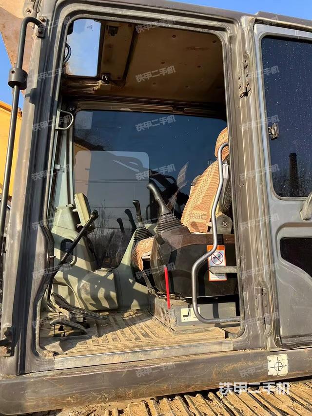 驾驶室整体（整机外观）