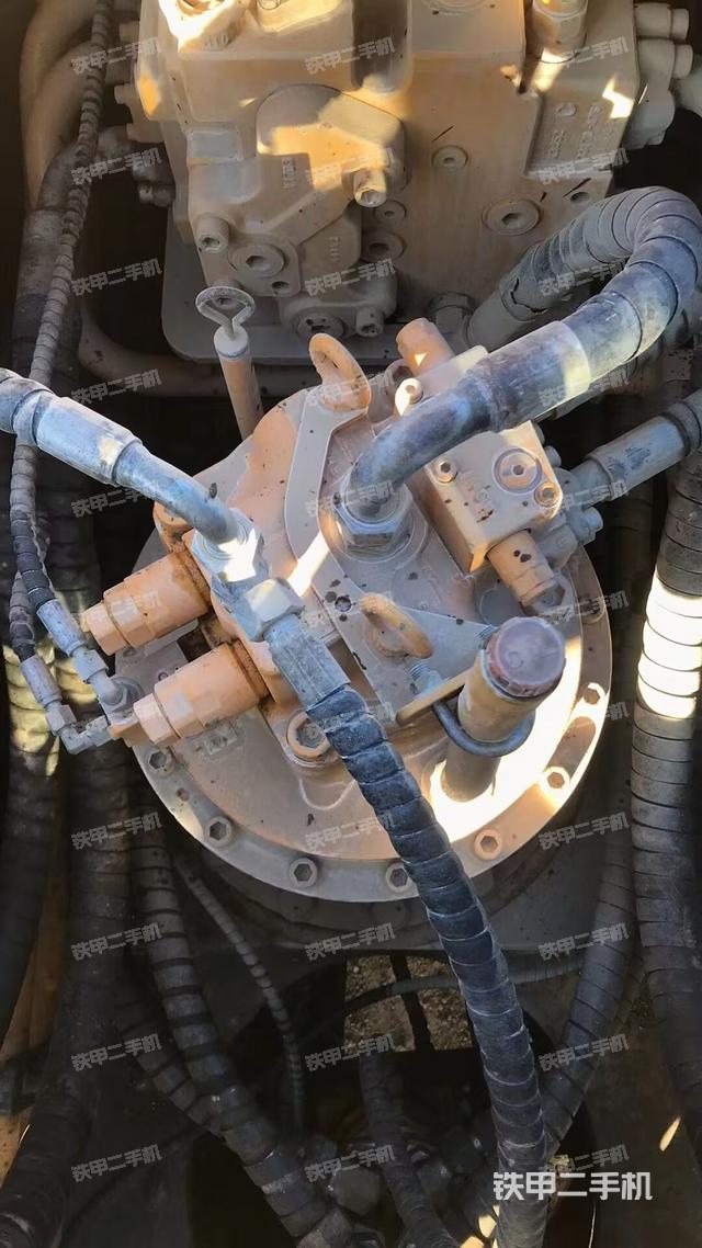 回轉(zhuǎn)馬達和主控閥（整機外觀）