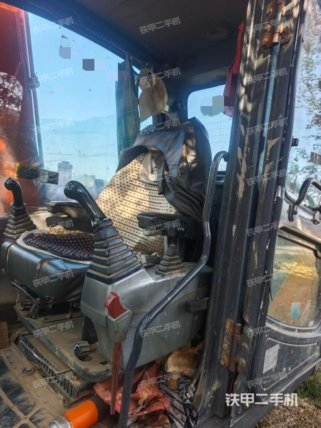 驾驶室顶部（整机外观）