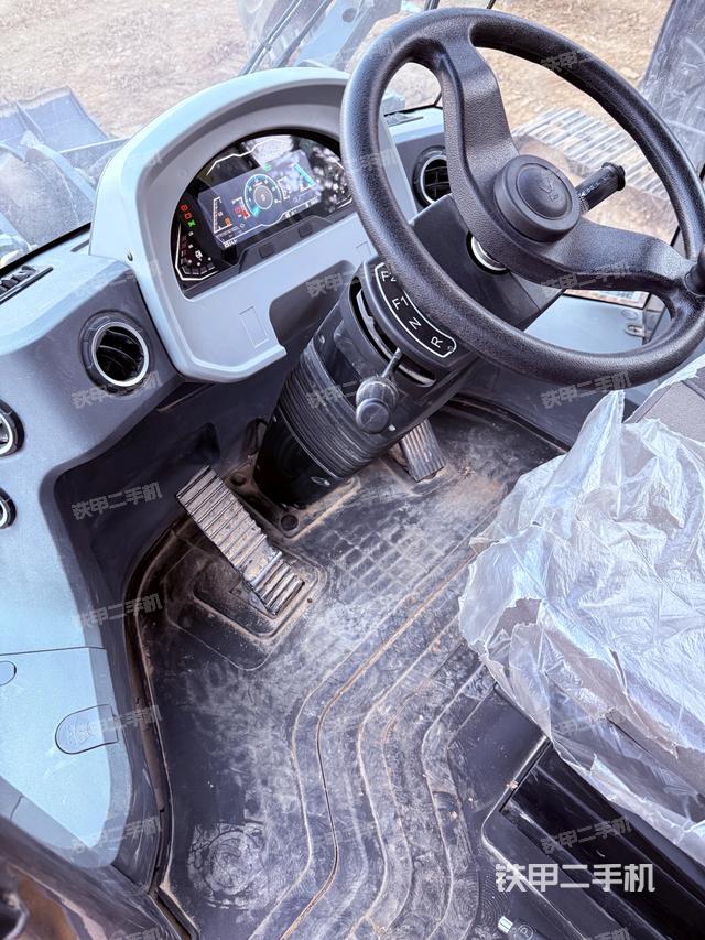 駕駛室工作臺(tái)（整機(jī)外觀及大件）