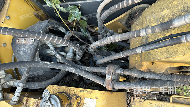 回转马达和主控阀（整机外观）