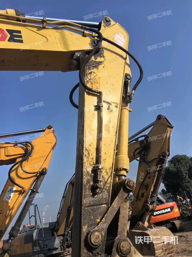 大臂整体 右侧（工作和回转装置）