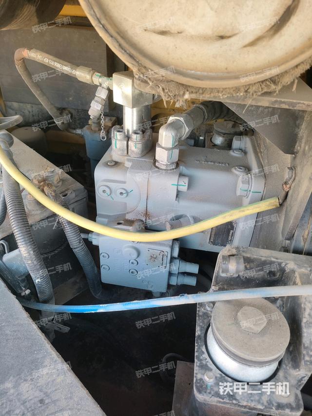 液壓泵艙室正面整體（整機(jī)外觀）