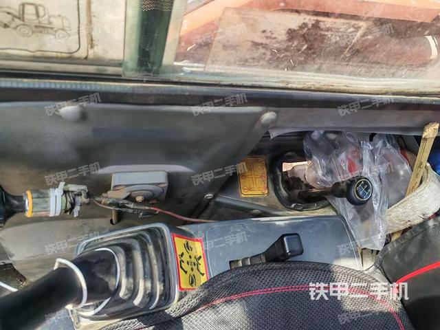 座椅右侧控制台/钥匙门/油门/含右手柄（驾驶室部分）