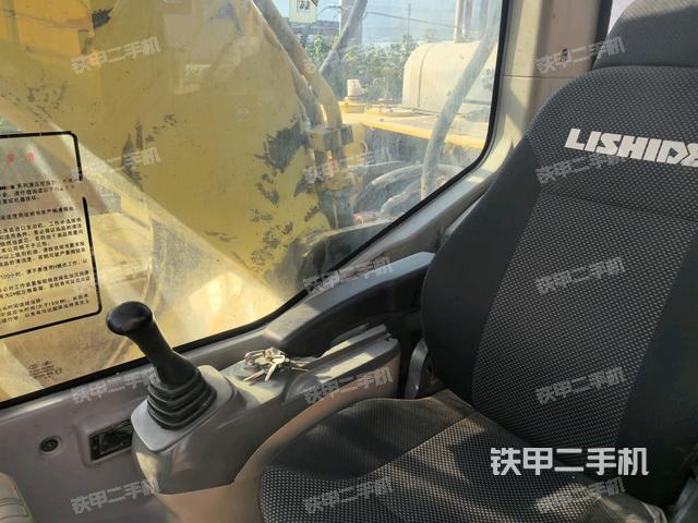 后窗玻璃角标（驾驶室部分）