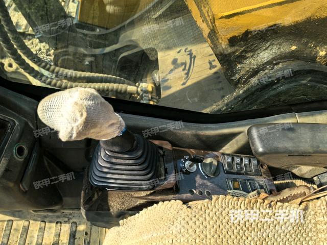 座椅右侧控制台/钥匙门/油门/含右手柄（驾驶室部分）