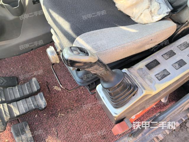 座椅右側(cè)控制臺/鑰匙門/油門/含右手柄（駕駛室部分）