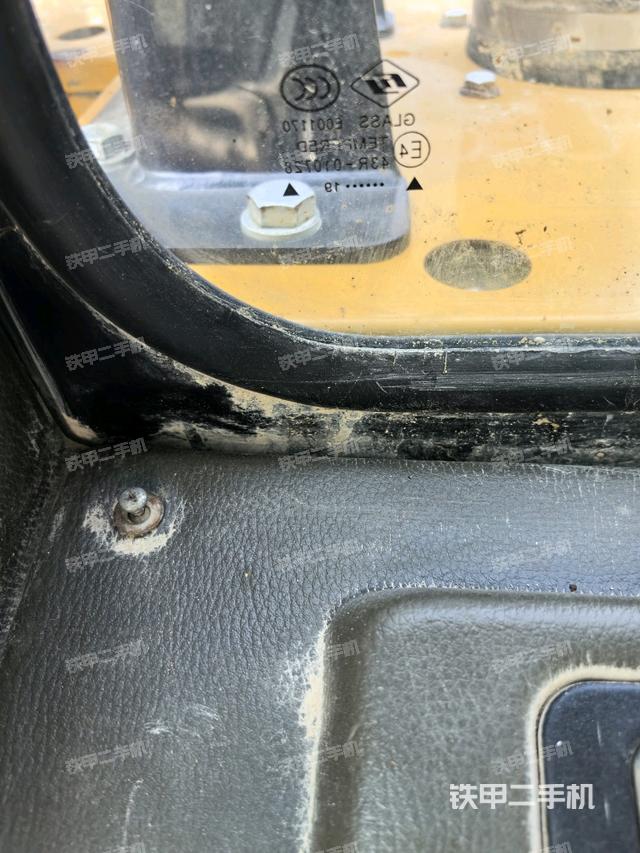 后窗玻璃角标（驾驶室部分）