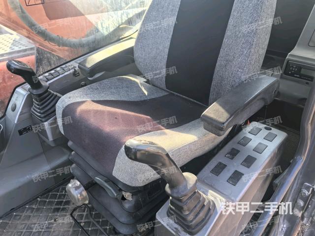 座椅左側(cè)控制臺/音響/含左手柄（駕駛室部分）