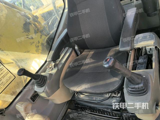 座椅后部（驾驶室部分）