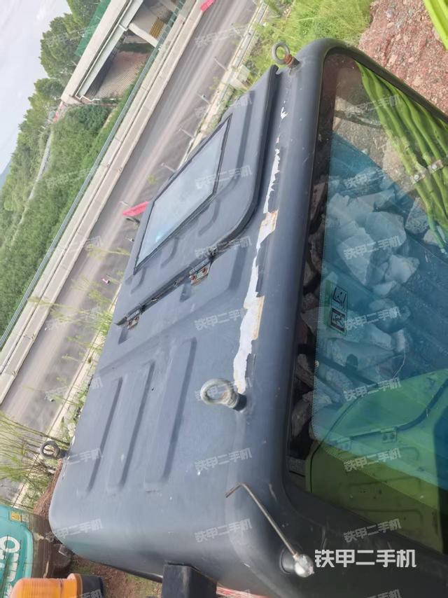 驾驶室顶部（整机外观）