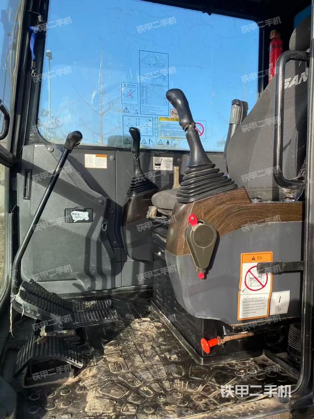 驾驶室整体（整机外观）