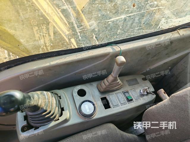 座椅右侧控制台/钥匙门/油门/含右手柄（驾驶室部分）